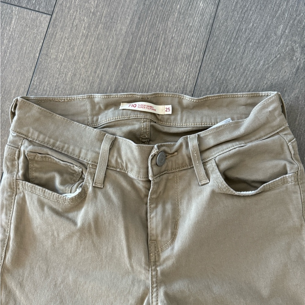 Levi’s 710 Skinny Jeans